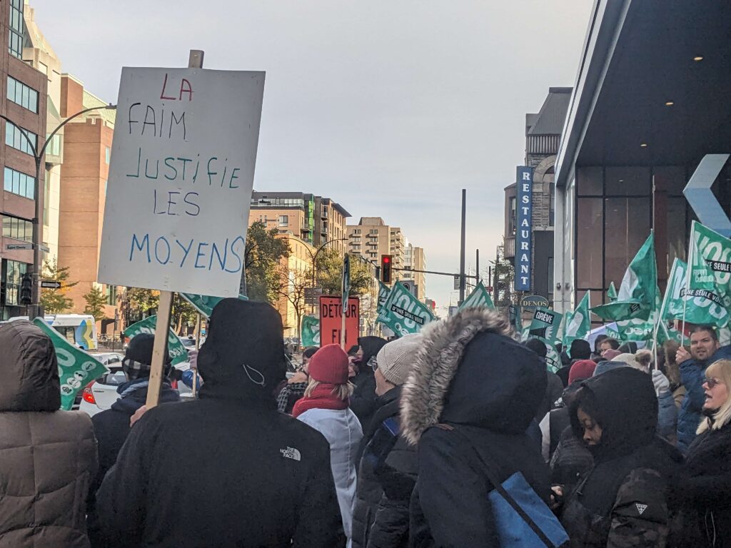 Le piquet de grève face au CHUM, Montréal