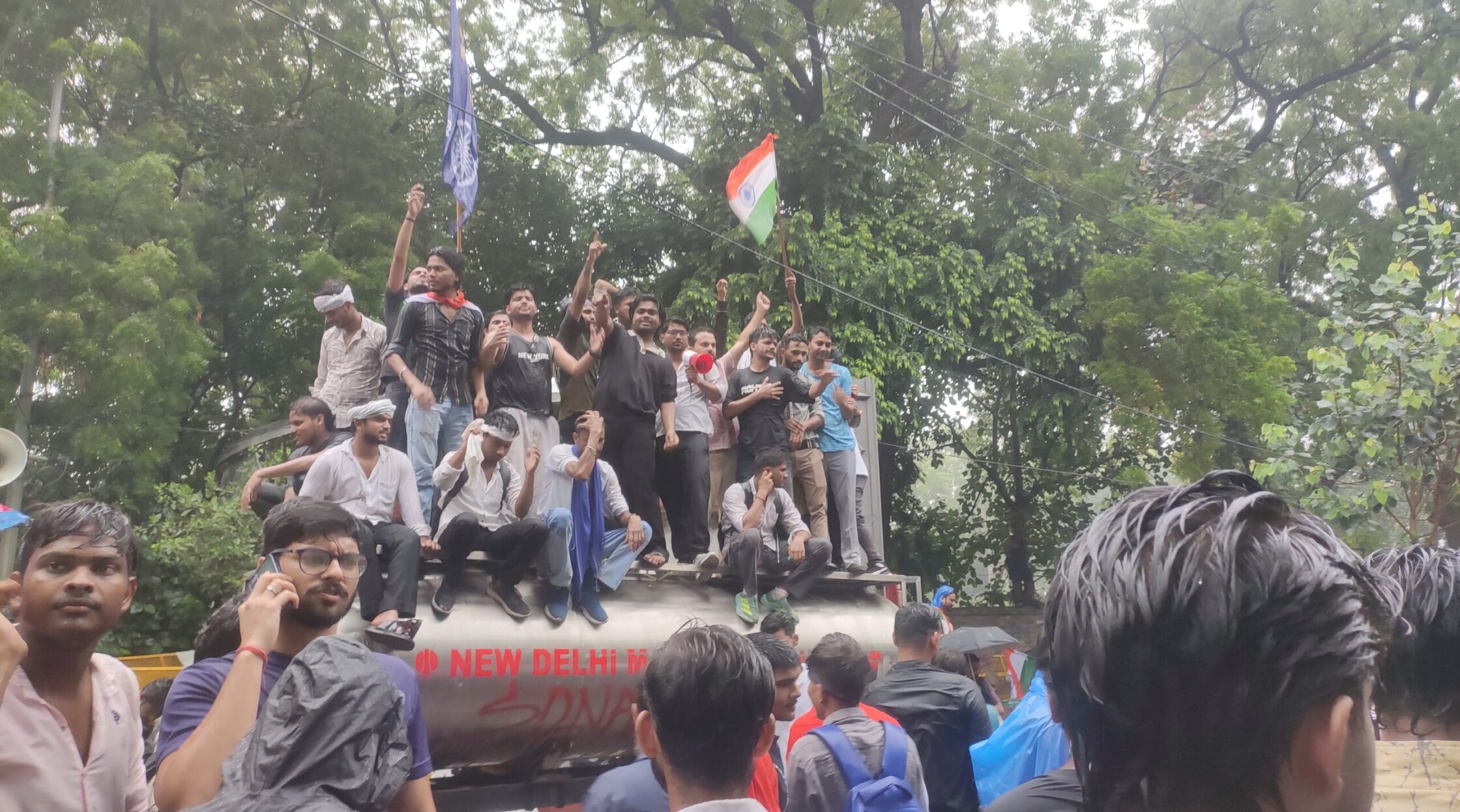 Sumita Roy Dutta (https://commons.wikimedia.org/wiki/File:Students_from_All_Over_India_protesting_against_2026_NEET_UG_paper_leak_place_Jantar_Mantar_on_20_July_2026_ahead_of_Parliament_March_08.jpg), https://creativecommons.org/licenses/by-sa/4.0/legalcode